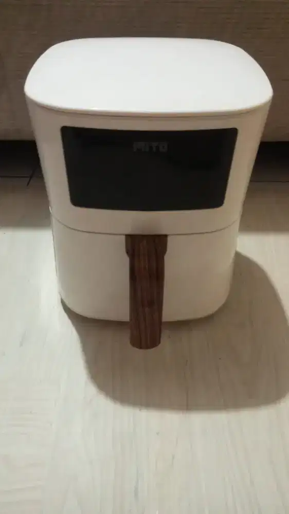 Air fryer Mito masih bagus bru 4x pemakain dusnya pun masih ada