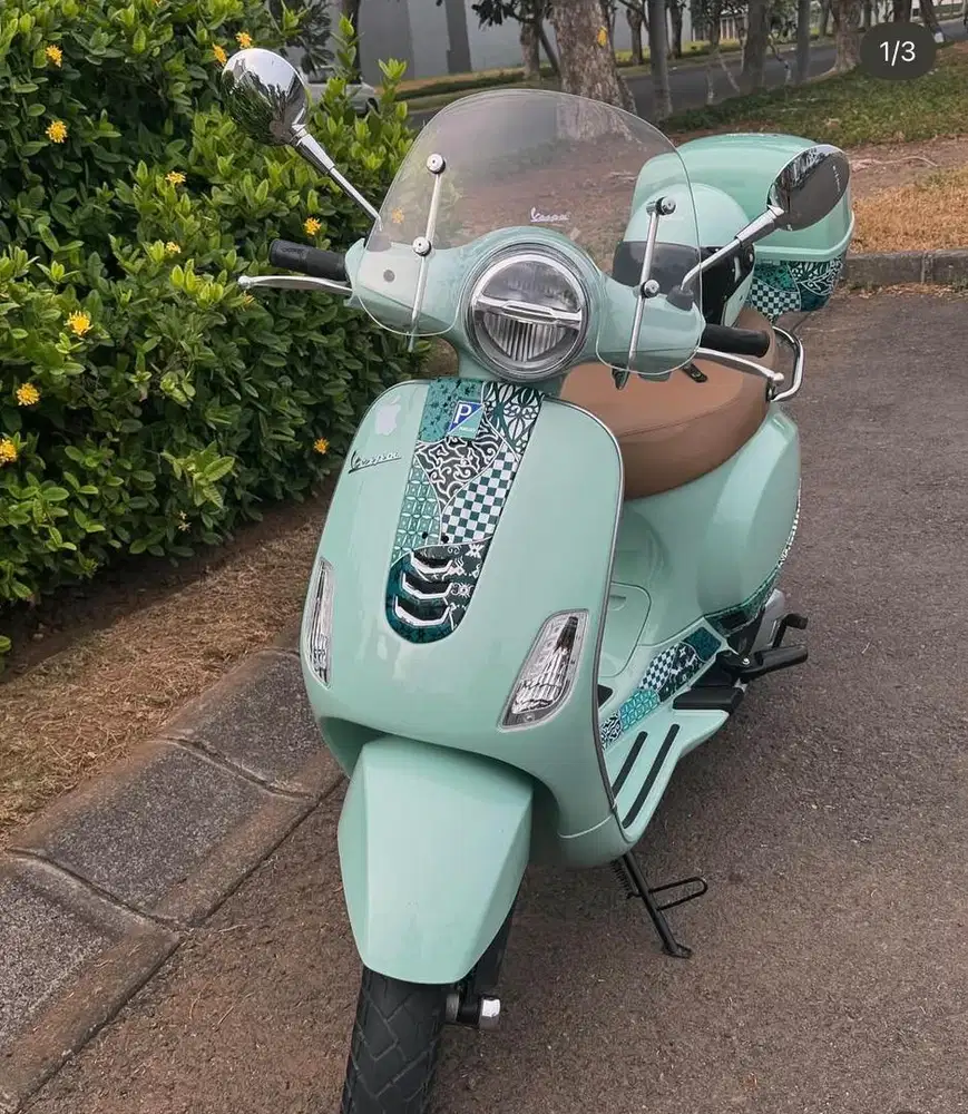 VESPA BATIK LX125