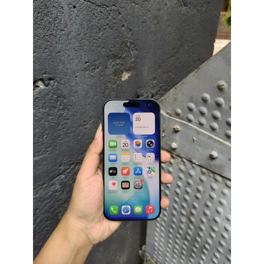 Iphone 17 base model (hitam)