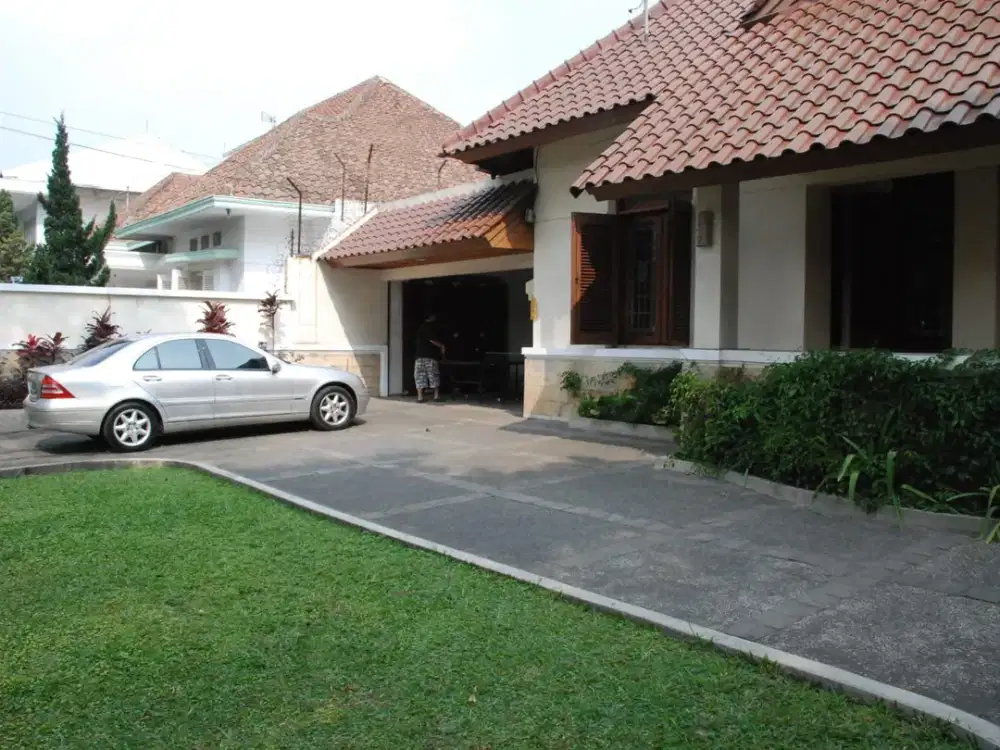 Rumah Area Luas Strategis Siap Huni di Sayap Riau Bandung