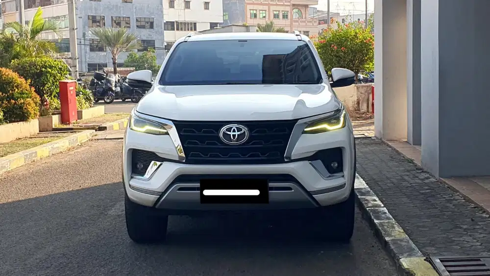 Toyota fortuner vrz 2022 putih diesel pajak panjang