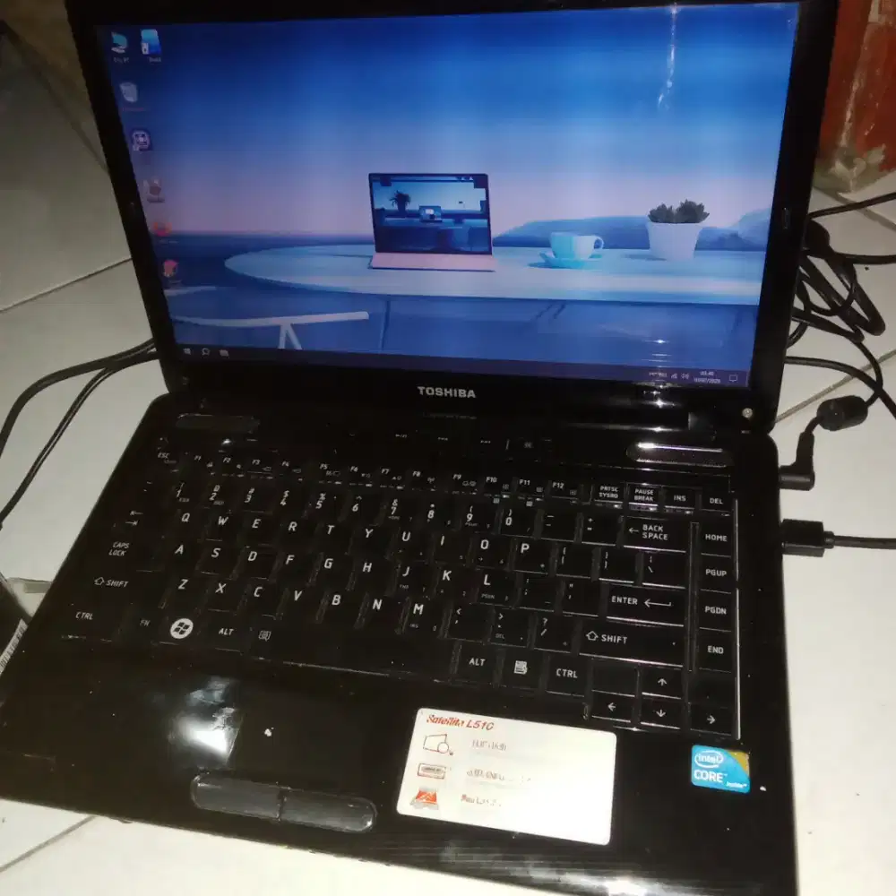Laptop thosiba i3 ram 4gb baca Diskripsi nya