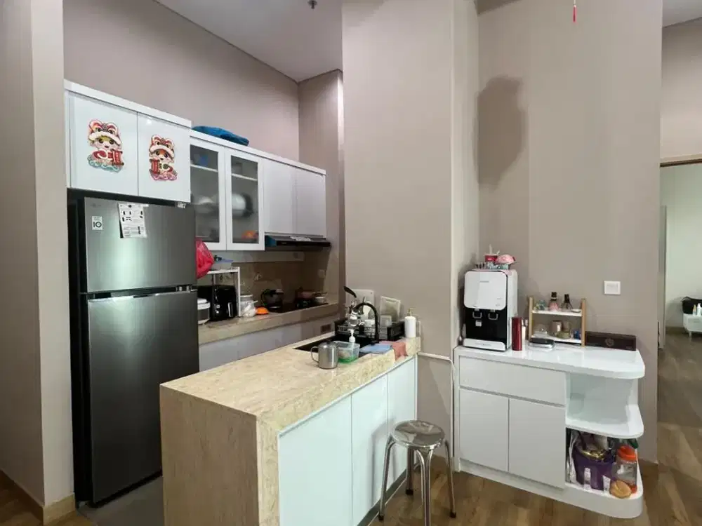 Apartemen Holland Village Uku 100 M2 Furnished Kt2 Km2 Lantai 58 Rapi Hrg Menarik