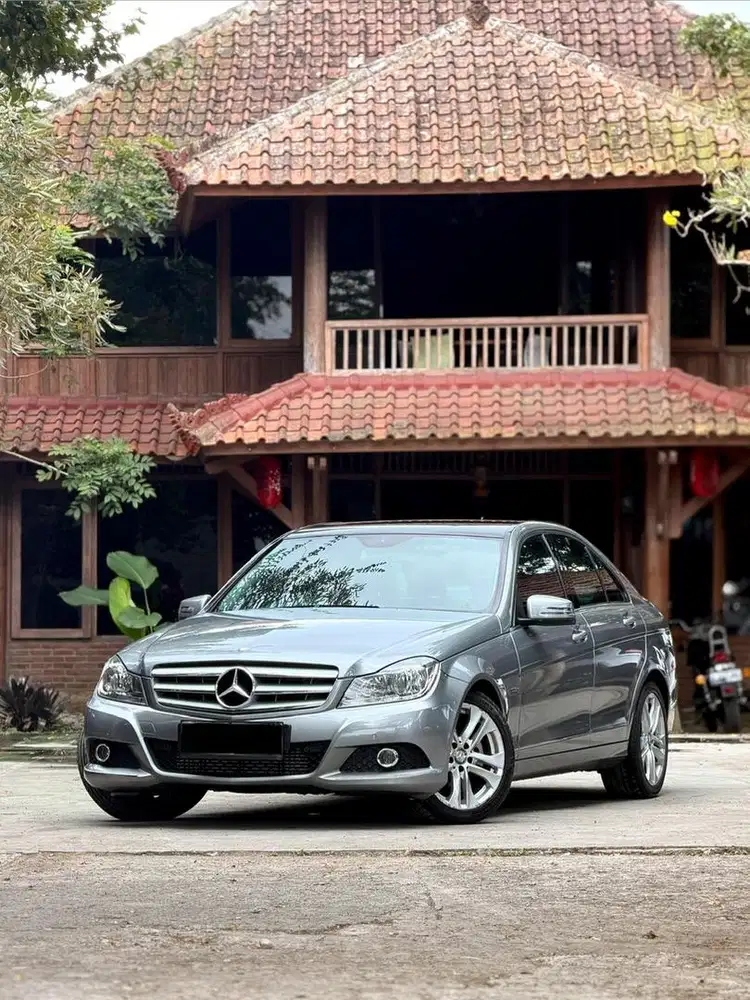 Mercedes Benz C200 W204 Avantgarde 1.8L Turbo Tahun 2012 NIK 2011