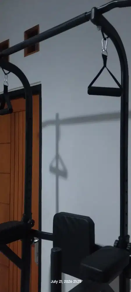 Pull up bar tower