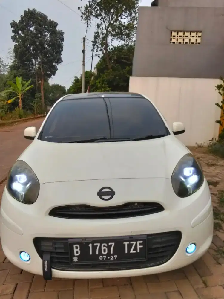 Nissan march 2012