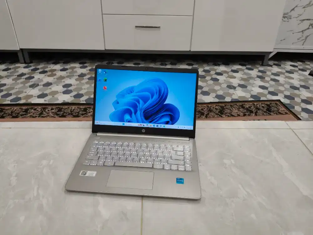 laptop HP Core i3 Gen 12 8/512GB kondisi like new masih garansi