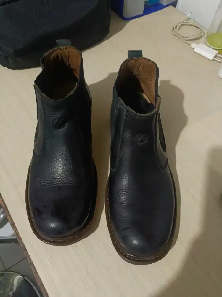 Sepatu boots pria