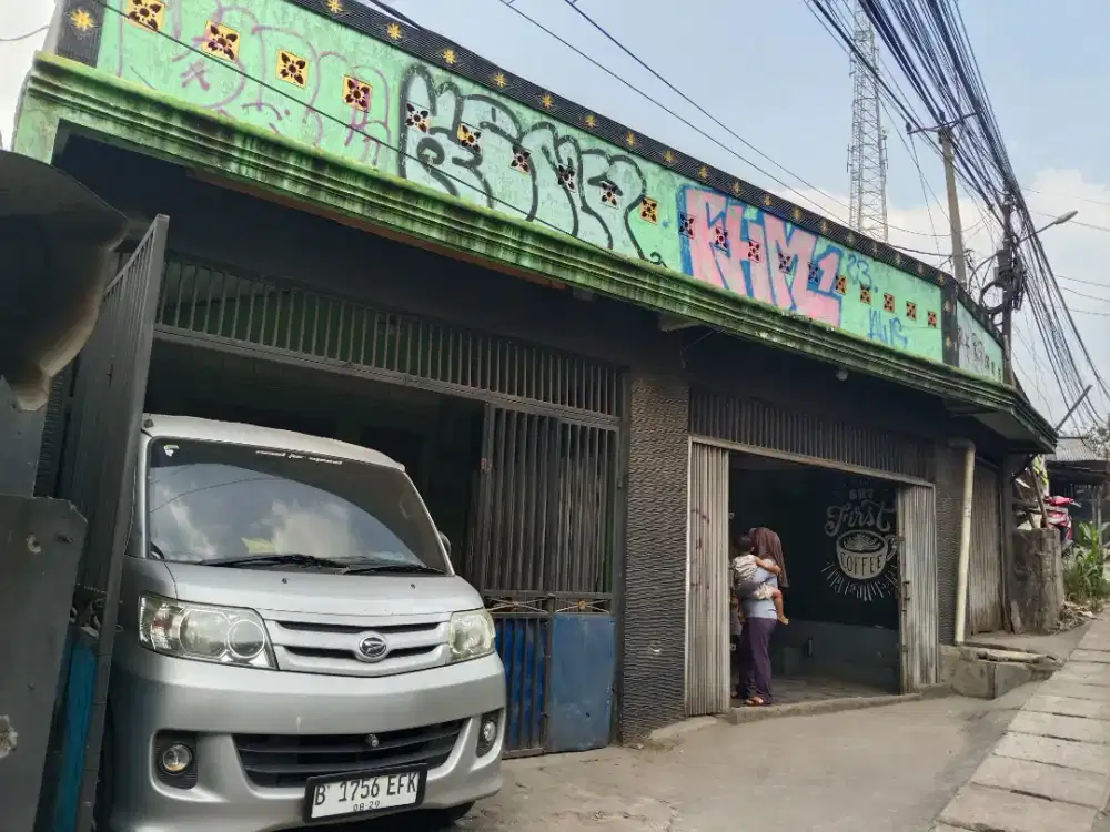Di jual rumah ukuran 140 meter persegi lokasi depan jalan raya utama
