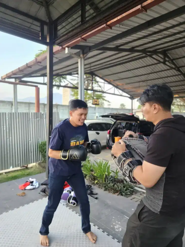 Jasa pelatih gym , workout , boxing , muaythai panggilan private