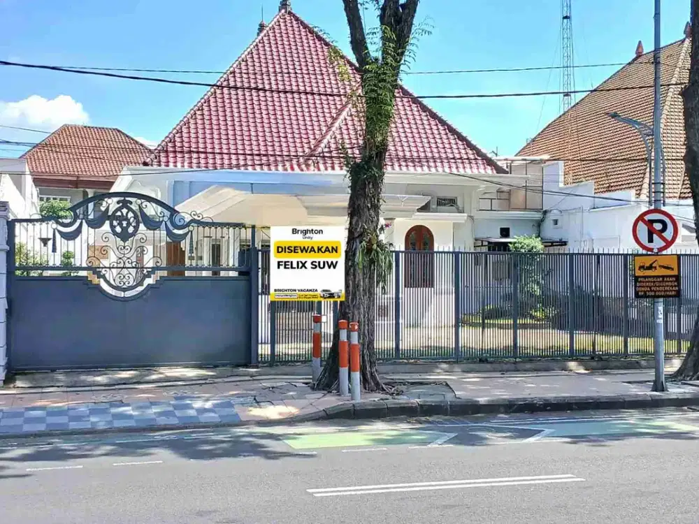Disewakan Rumah  Usaha 2 lt @ Raya Darmo - Surabaya Pusat