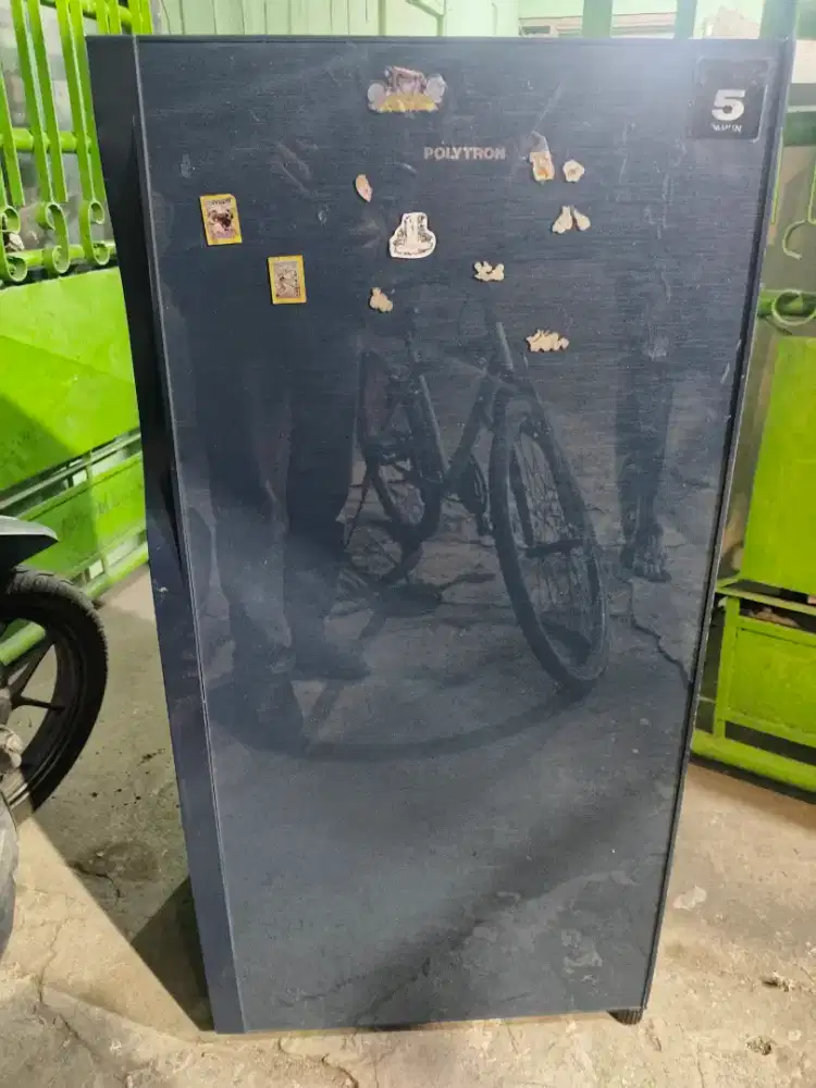 Kulkas polytron 1 pintu kondisi bagus normal dingin beku