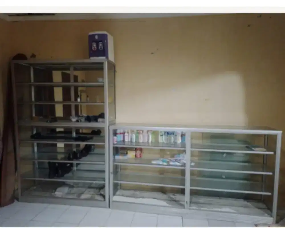 estalase bekas kondisi masih mulus