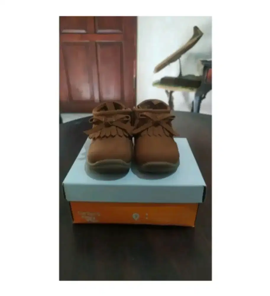 CARTER' S brown suede boots