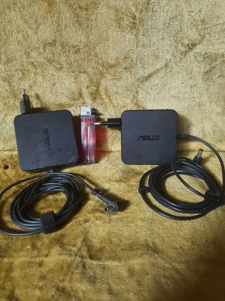 Charger ori bawaan laptop Asus output 19V 3,42A colokan besar second