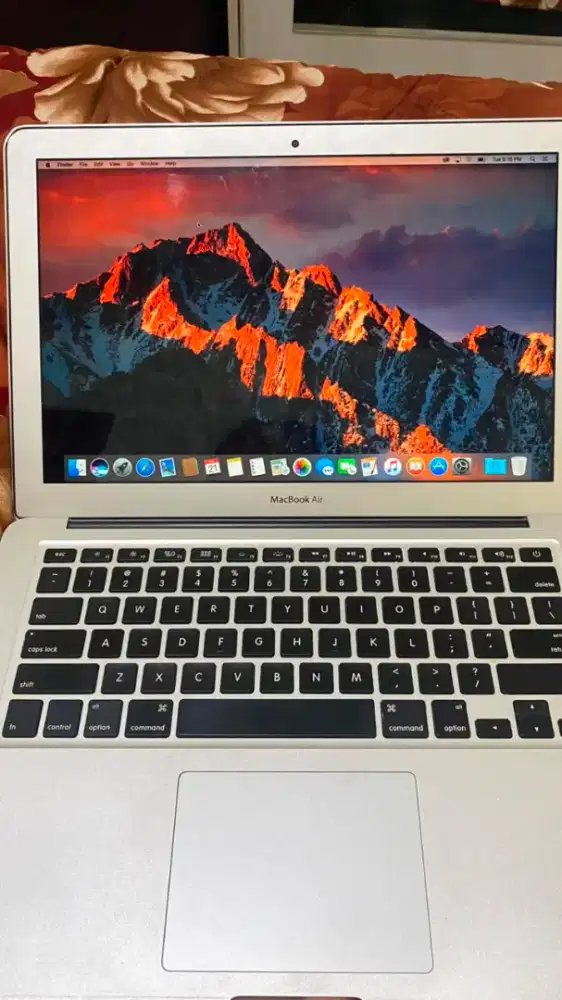 Jual bu laptop macbook air 2017
