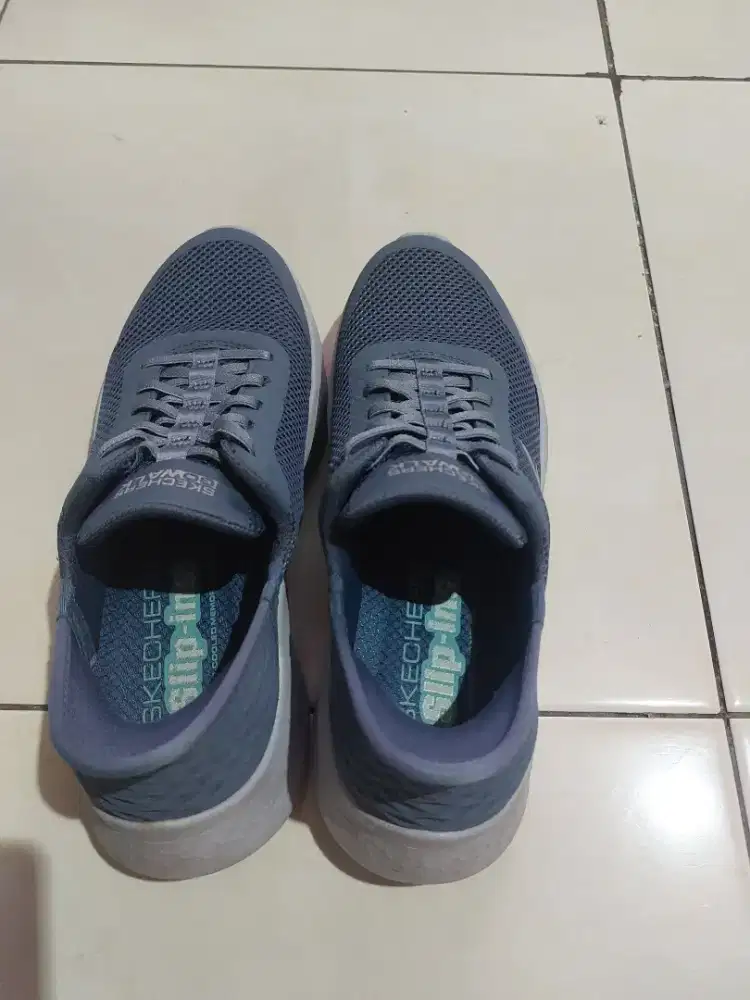 Sepatu SKECHERS Slip-Ins