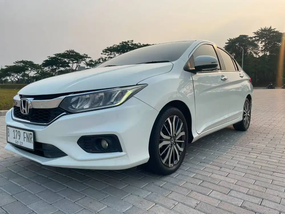 HONDA CITY RS RARE ITEM WHITE AT 2017