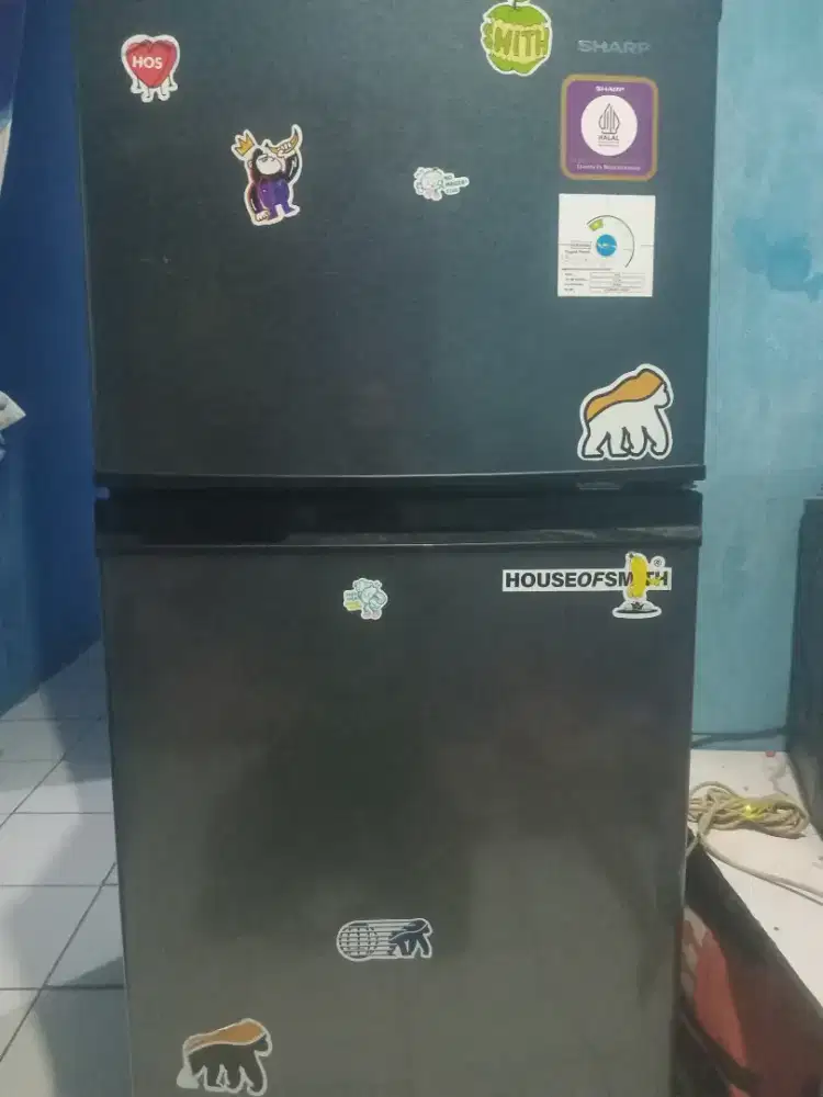 Kulkas 2 pintu  merk sharp msh dingin