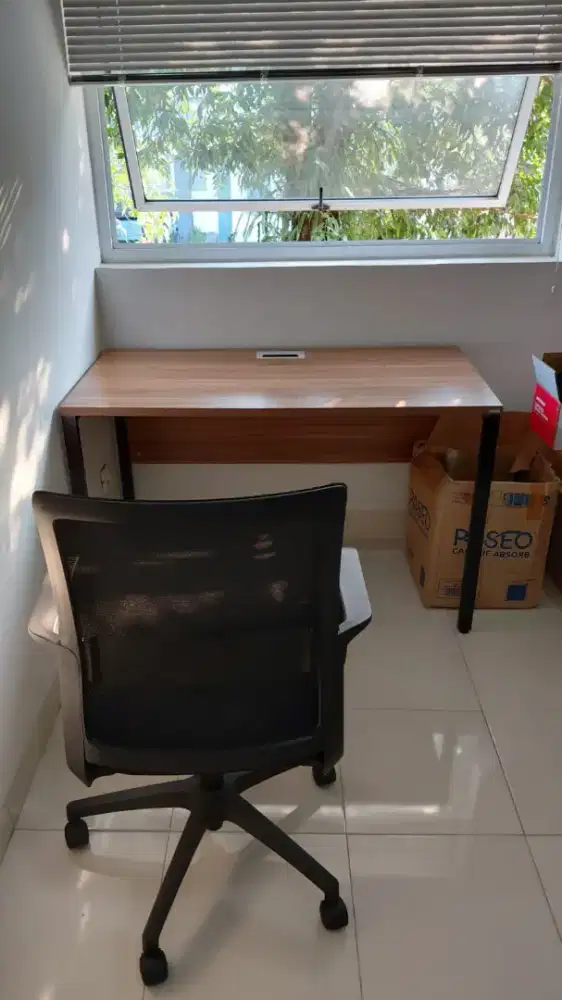 Meja kerja staff kantor / informa harga nett