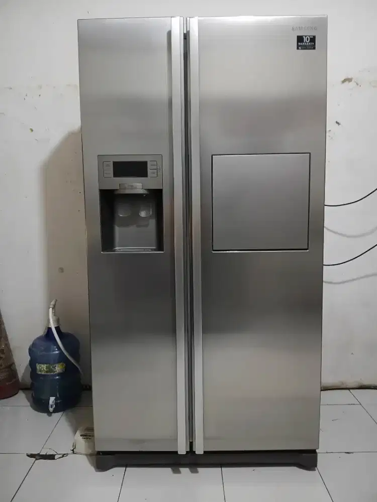 Dijual kulkas side by side samsung ada ice makernya kondisi normal