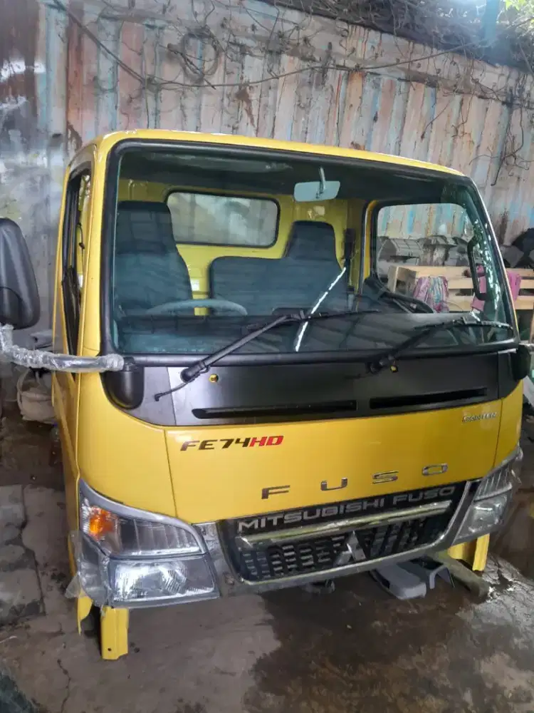 Cabin Canter FE74HD Euro 4