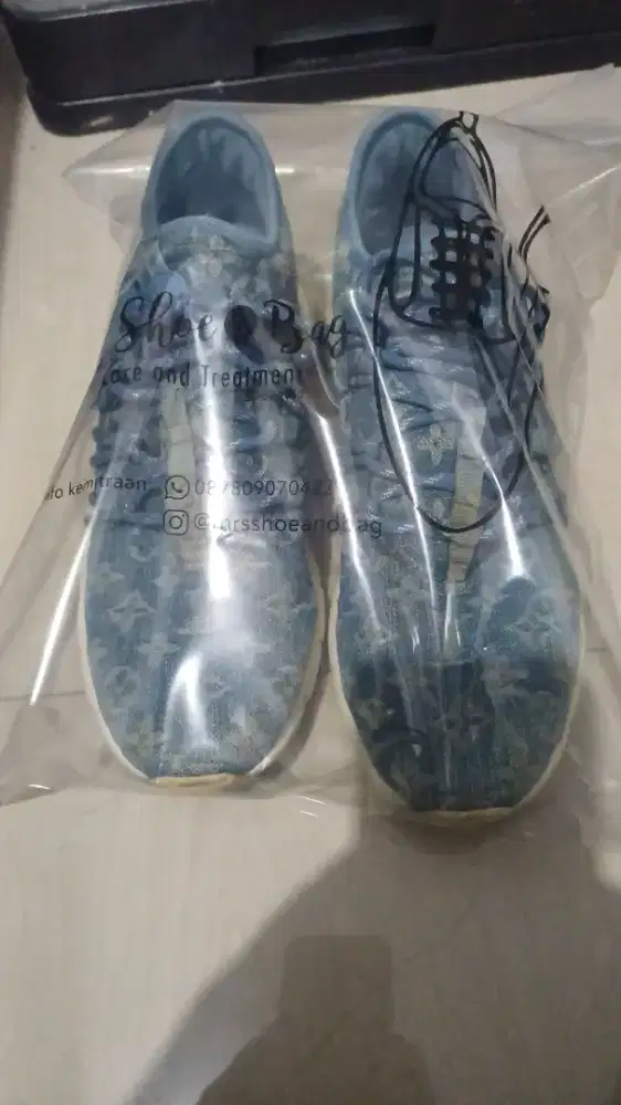 Sepatu santai LV