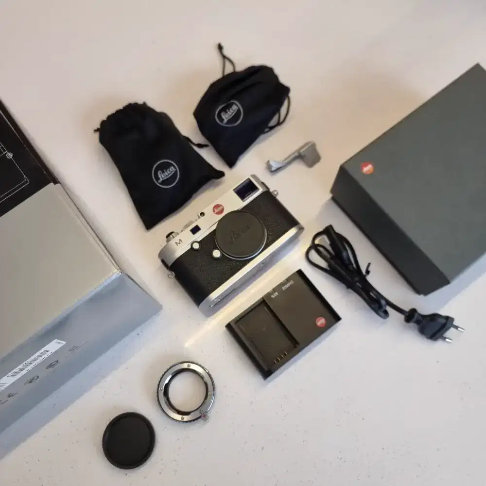 Leica M240 Silver Body Only FULLSET LENGKAP - Ada Voigtlander Ultron.