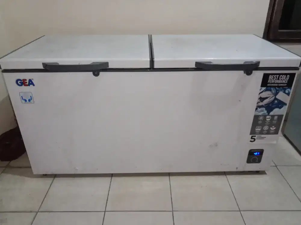 DIJUAL FREEZER BOX GEA AB600R NORMAL BEKAS