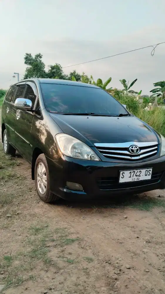 Kijang innova V