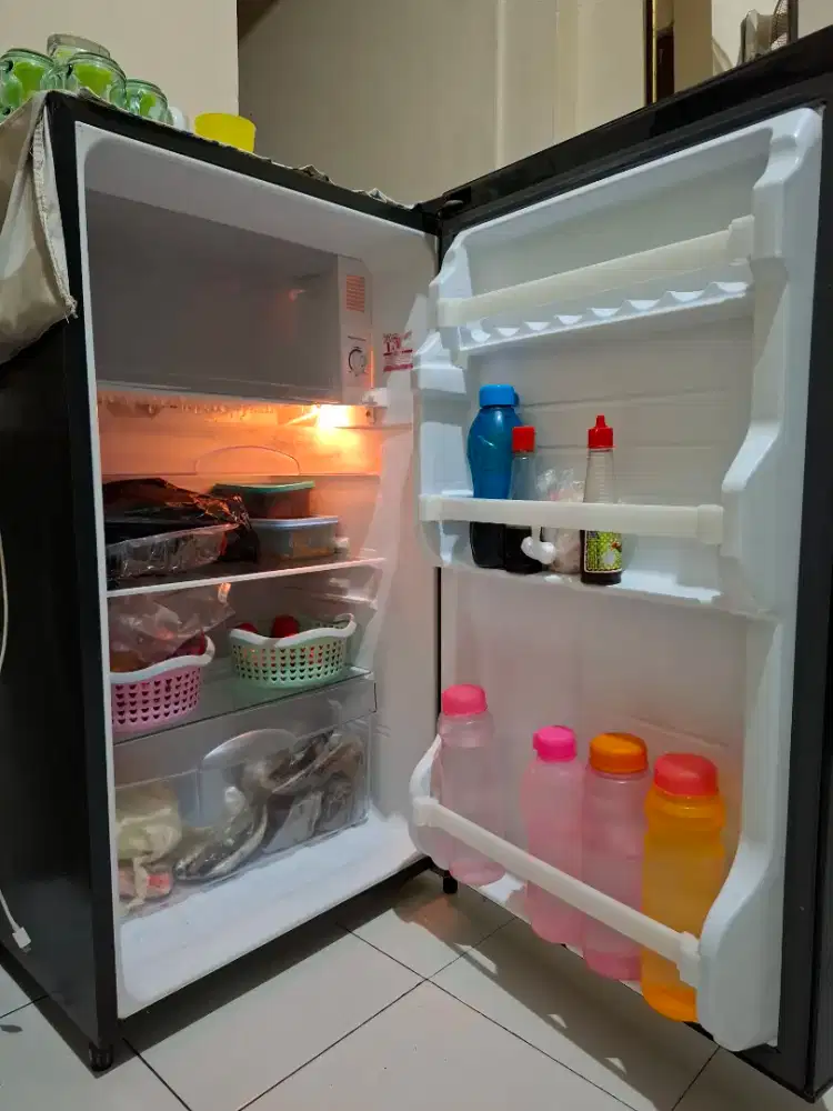 Kulkas sharp bekas seperti baru