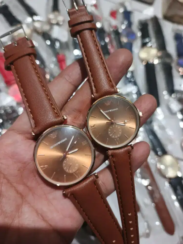 Jam tangan wanita ada 32pcs
