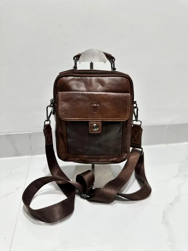 Tas selempang kulit pria