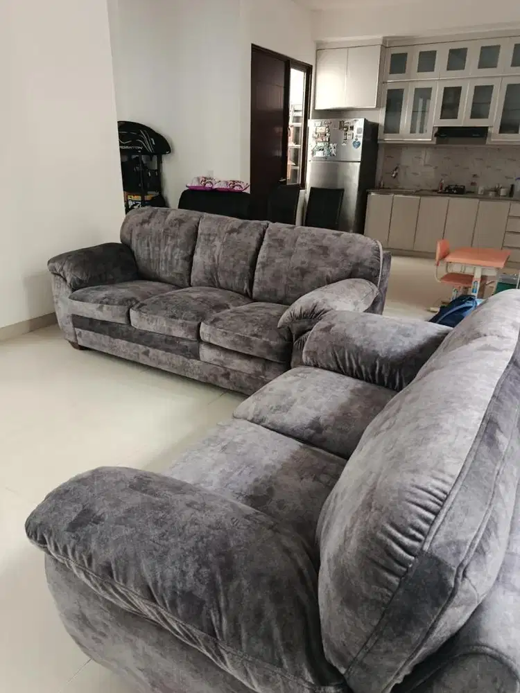 Service sofa bergaransi
