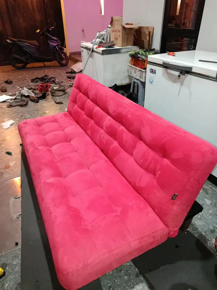 Service sofa bergaransi :)