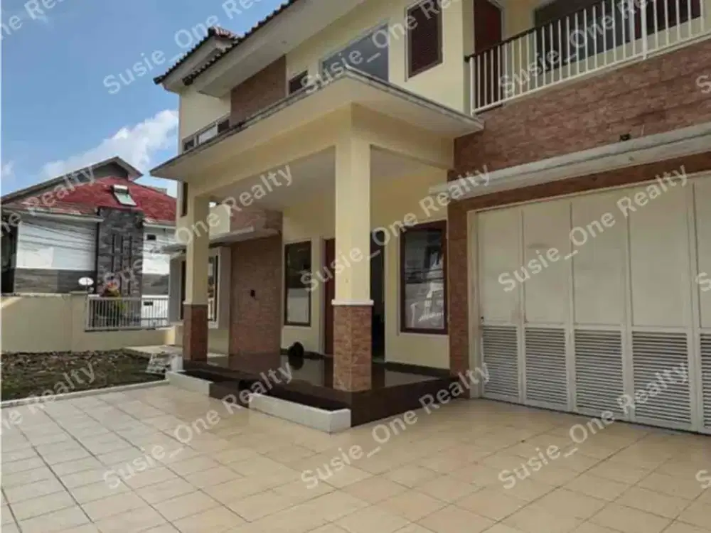 Rumah Hook 2 Lantai 
Sayap Cipaganti Bandung

LT 289 m2
LB 550 m2
KM 5+1
KT 5 
Listrik 4.400 w
Carpor & Garasi 2-3 Mobil
Hadap Timur

Rp. 7 M ( Nego )