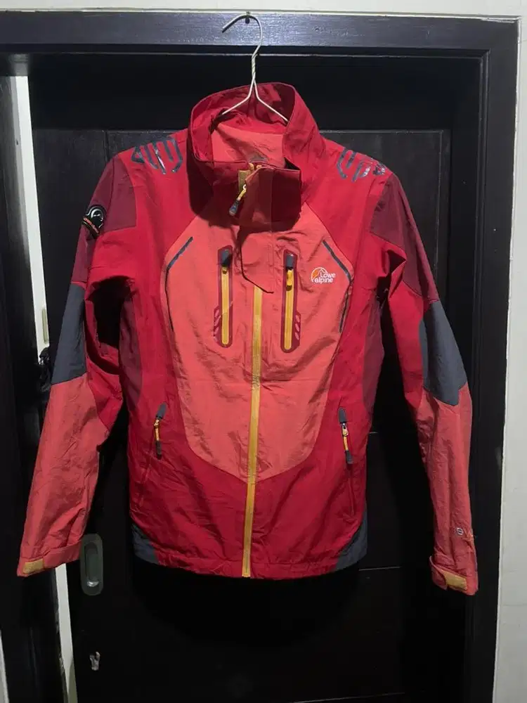 jaket gunung merk lowe alpine