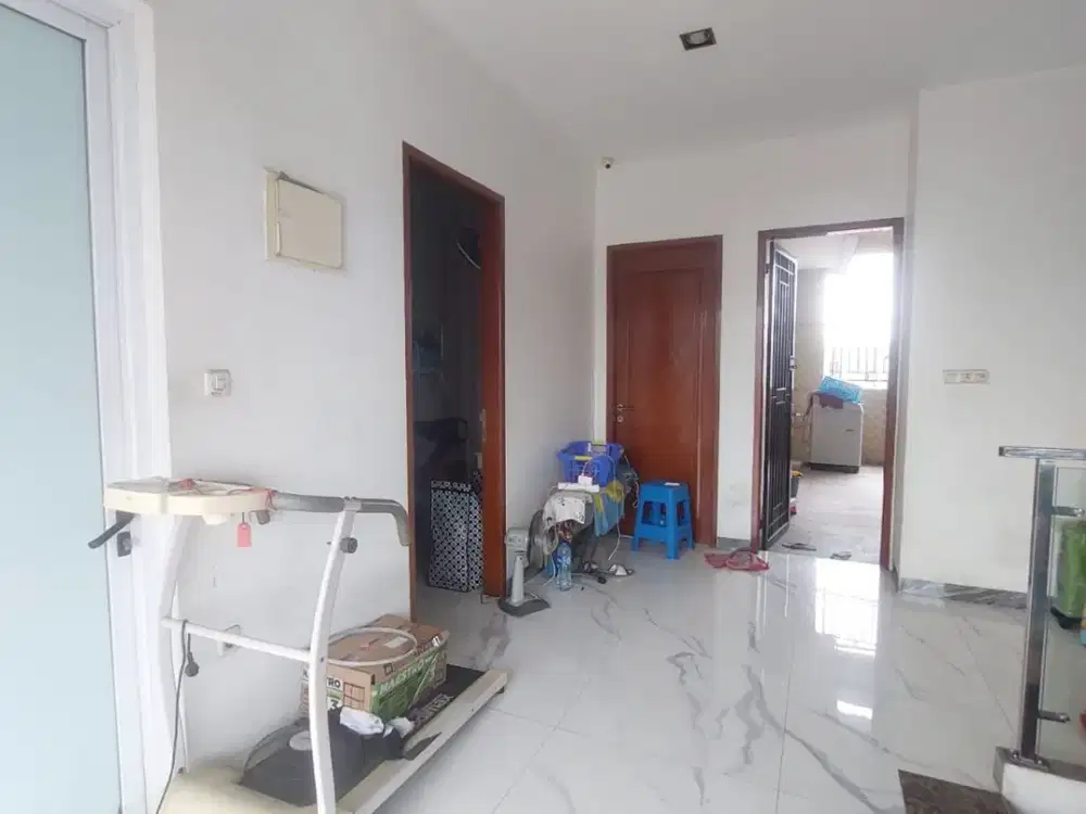 DIJUAL RUMAH GOLF LAKE