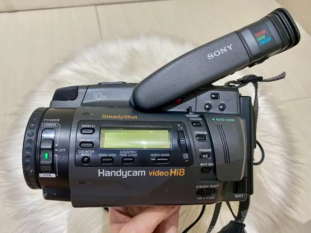 RARE VINTAGE ITEM! Sony Handycam Video Hi8 tipe CCD-TR2000