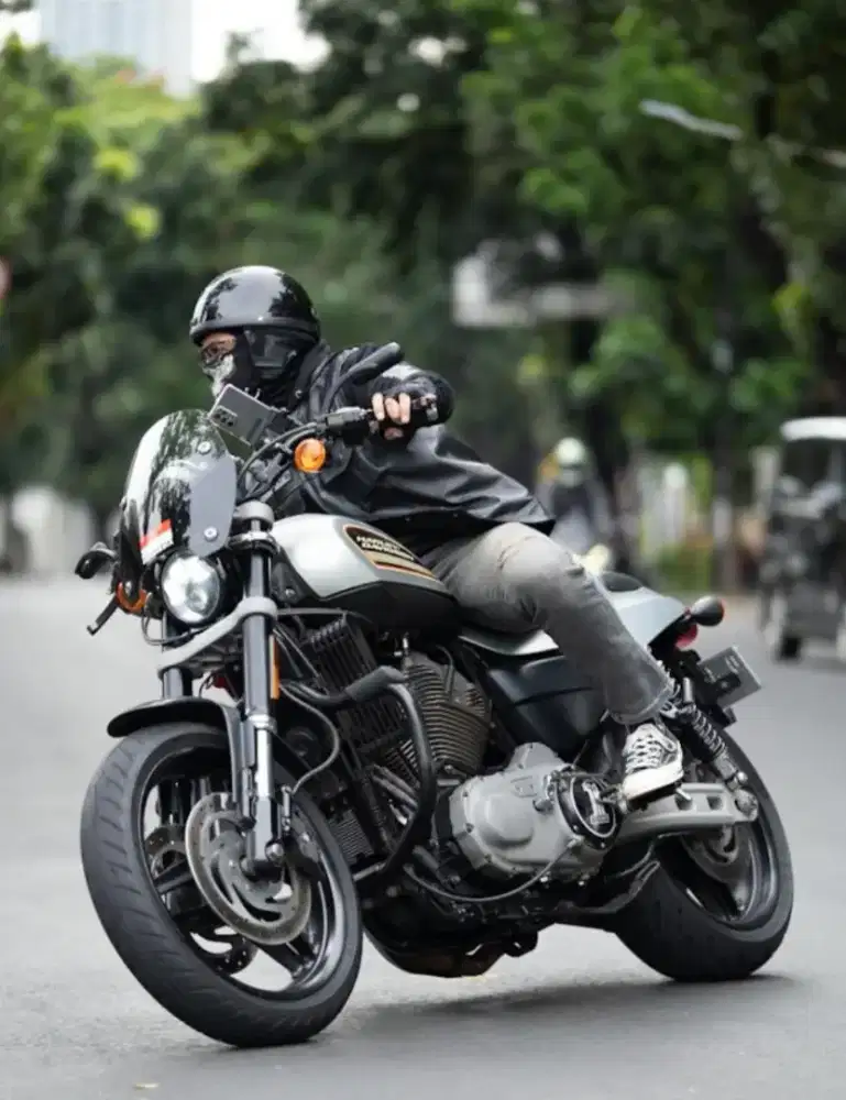 XR 1200 2010 Silver Full Paper