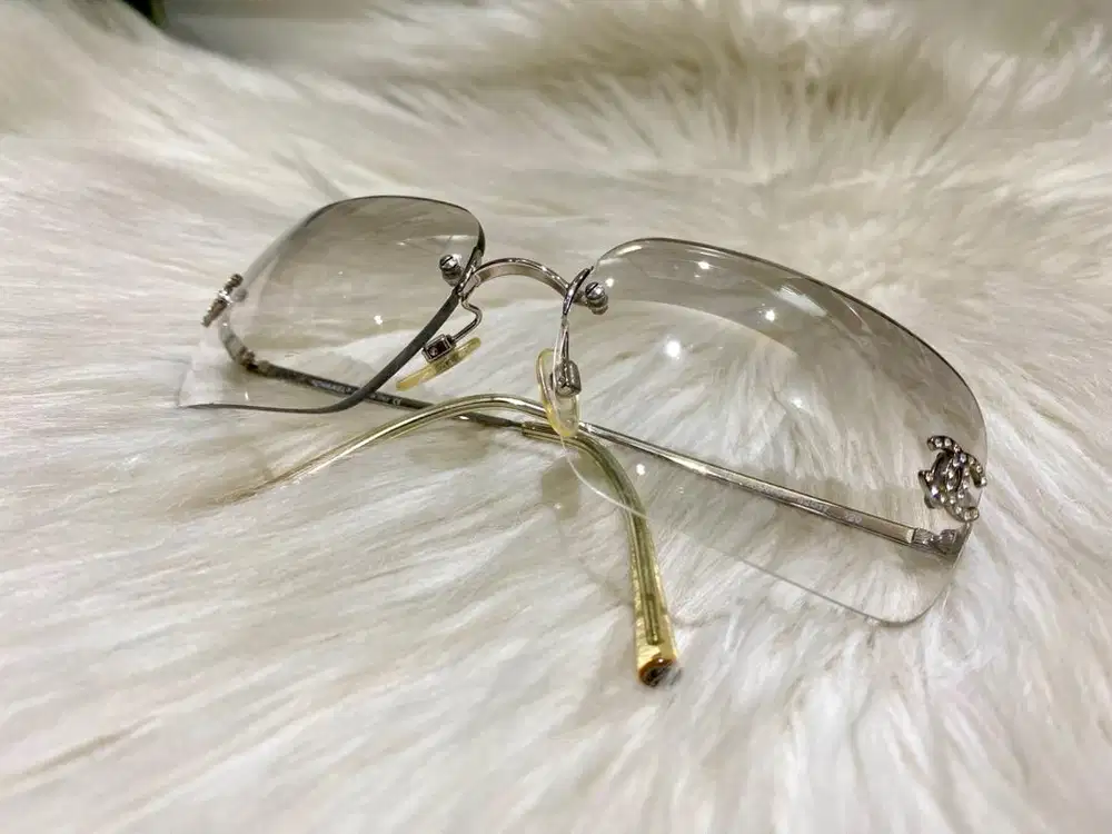 Preloved Chanel Vintage Frameless Strass CC Logo (4017-D)