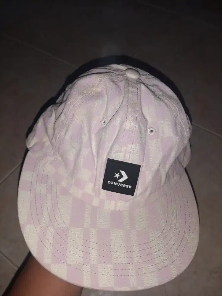 topi converse bekas