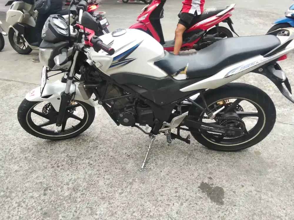 cb 150 r 2013 old
