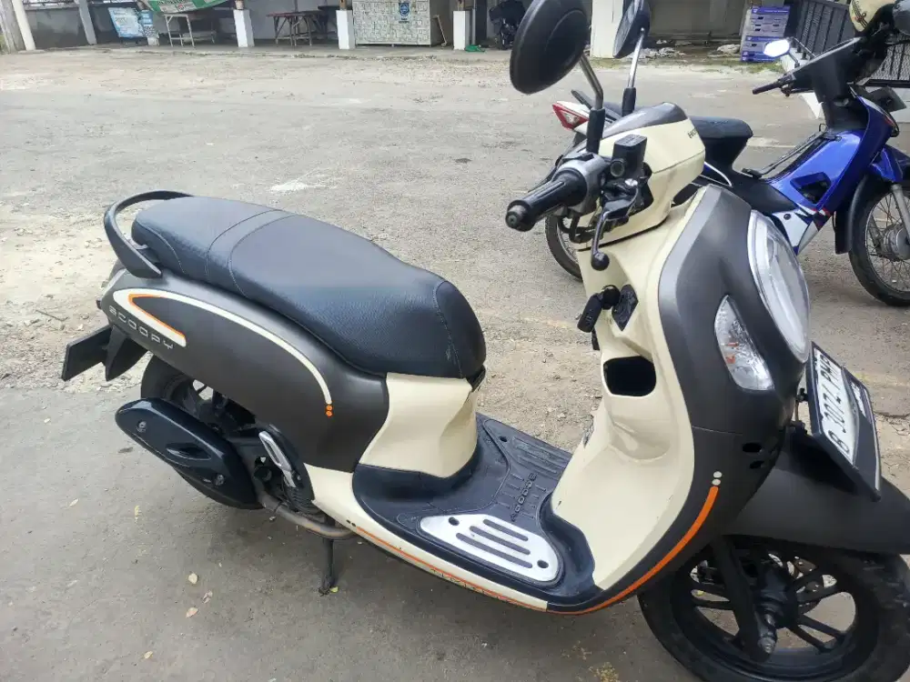 Di jual cepet scoopy 2023 low km