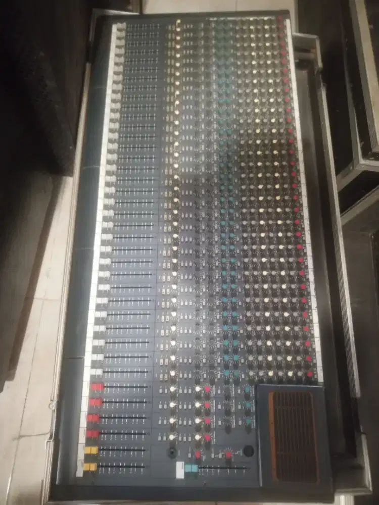 Mixer SOUNDTRACS SOLO 32CH MADE IN ENGLAND