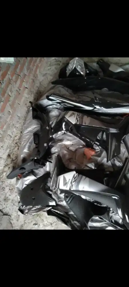 Dijual cepat sparepart motor Supra 125