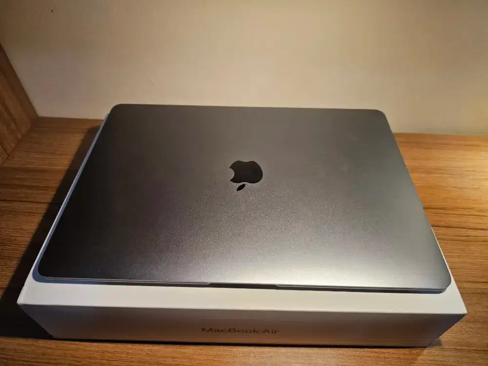 Mackbook Air M1 8/256 Tahun 2020 Mulus