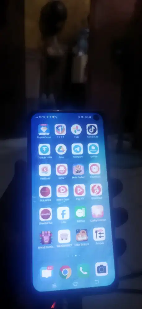 Hp vivo v19 ram 8/128 GB minus layar retak dan pernah ganti Lcd