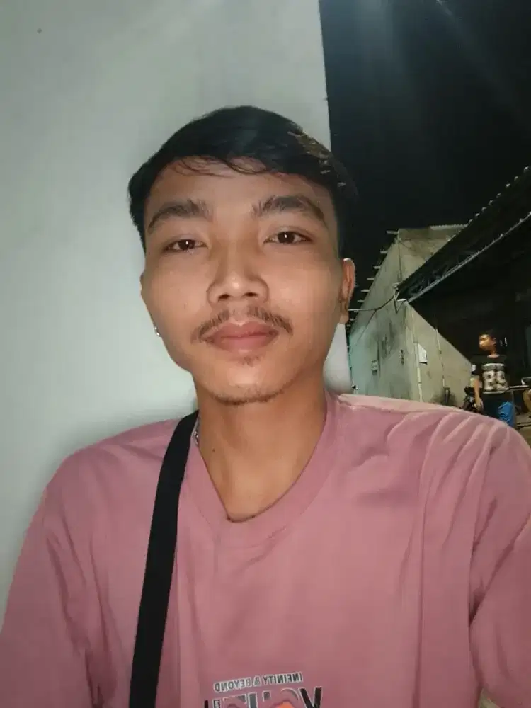 Mencari kerjaan apa aja, yang penting halal