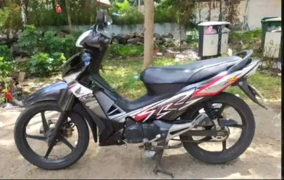 Supra x 125 karbu 2011 orisinil mulus tangan pertama B DKI WASPADA